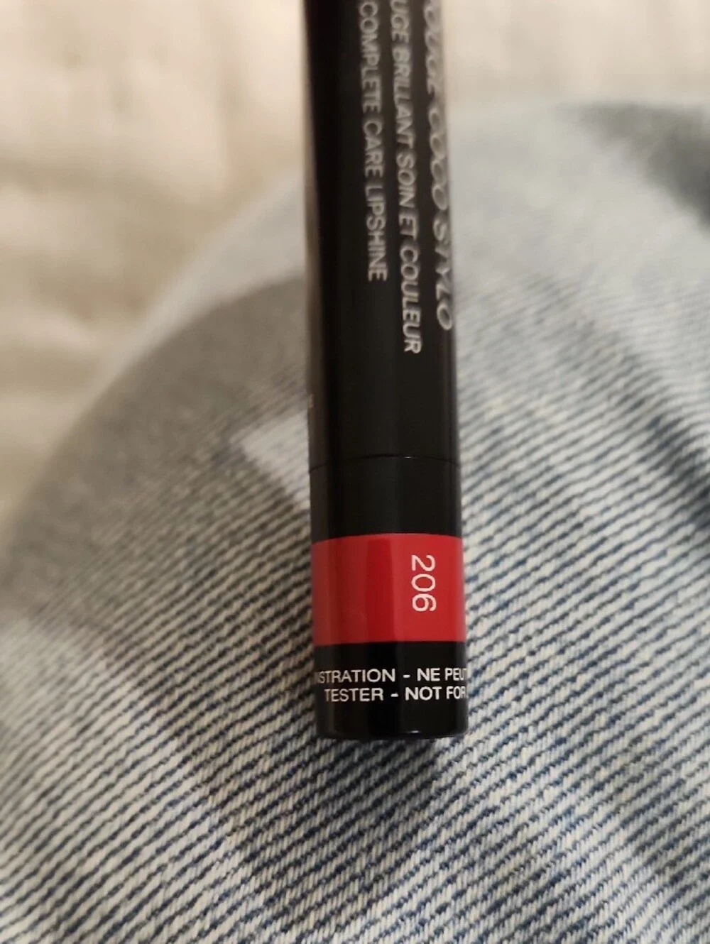 CHANEL Rouge Crayon Lipstick - Bright Coral Red